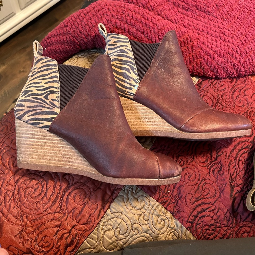 Toms leather wedge boots withe zebra backing